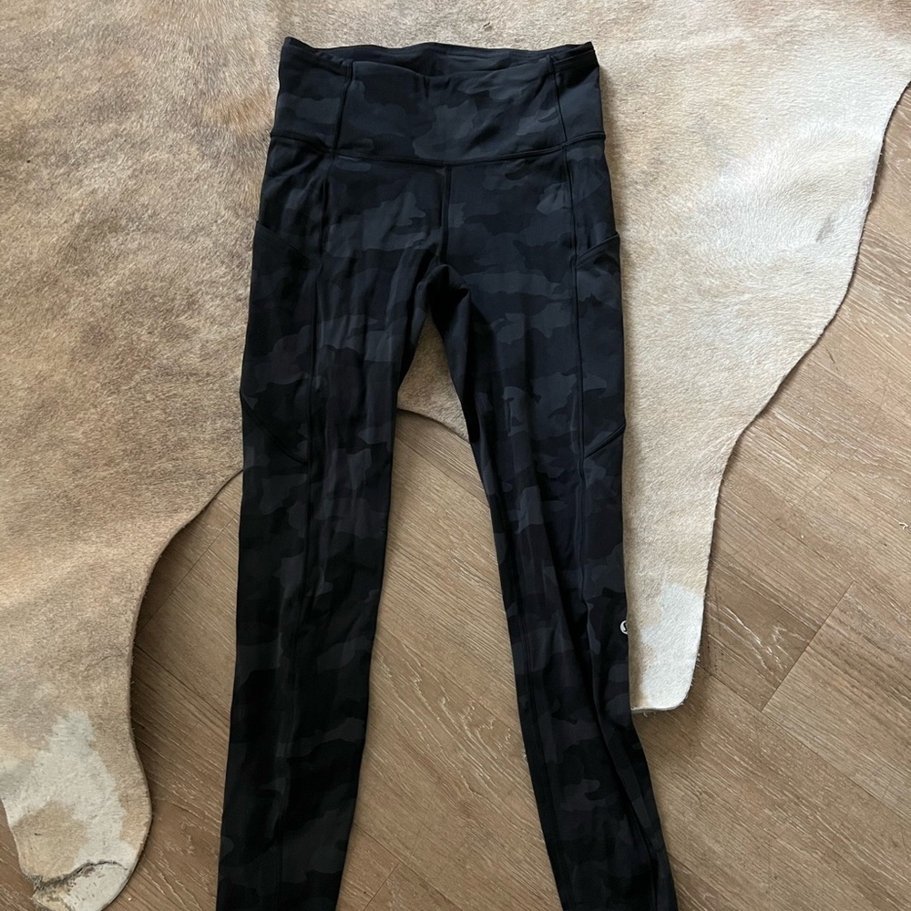 Lulu lemon camo leggings size 6
